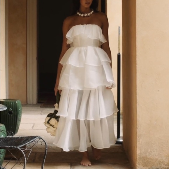 Elegant White Strapless Ruffle Dress - Picture 4 of 4